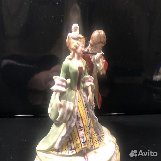 Статуэтка влюбленная пара