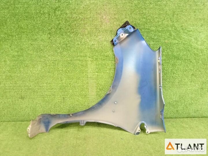 Крыло переднее правое toyota aqua