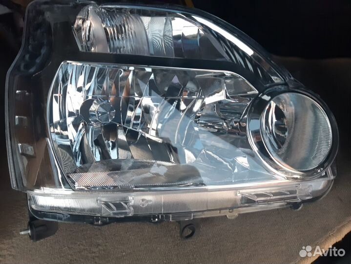 Фара правая передняя на Nissan X-trail