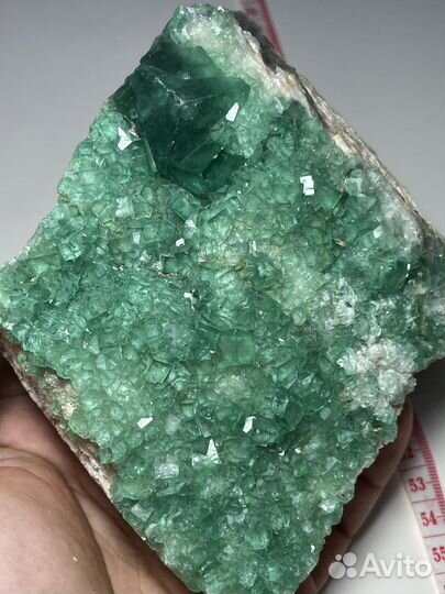 Флюорит кристаллы на породе