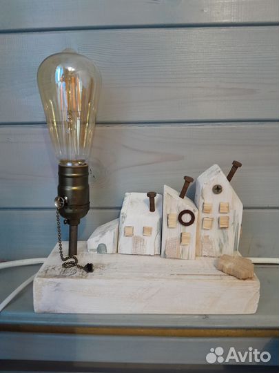 Светильник декоративный из дерева