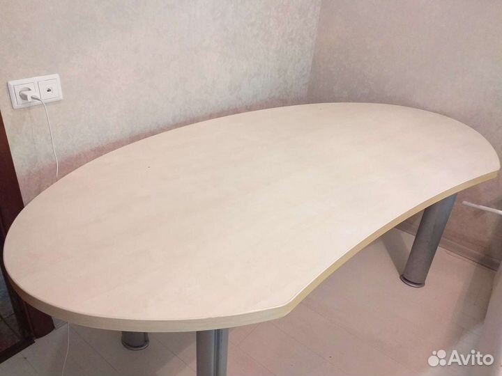 Стол с тумбочкой