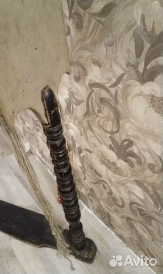 Прялка деревянная старинная с веретеном