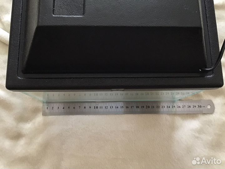 Аквариум с крышкой, подсветкой и декором. 6 л