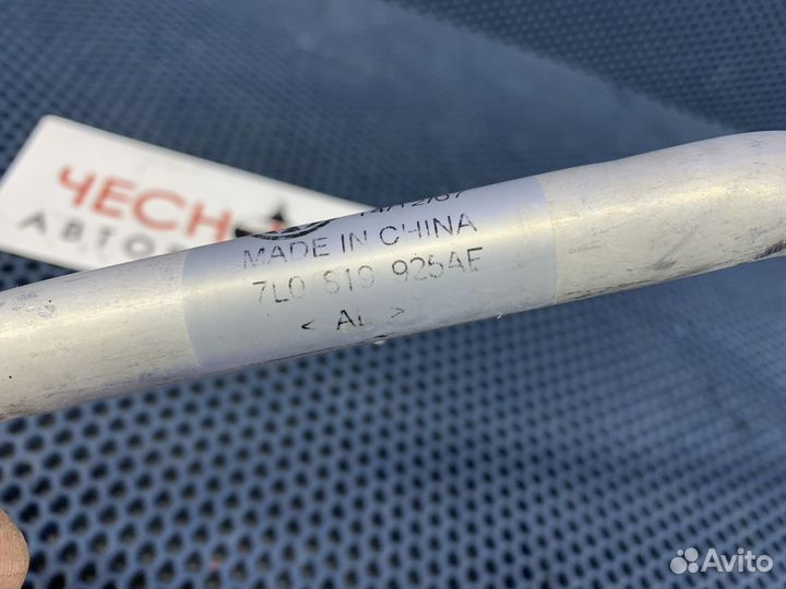 Трубка шланг системы охлаждения Audi Q7 под крылом