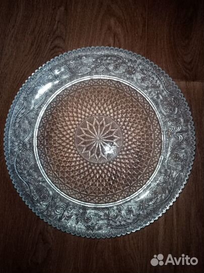 Тарелки для сервировки стола