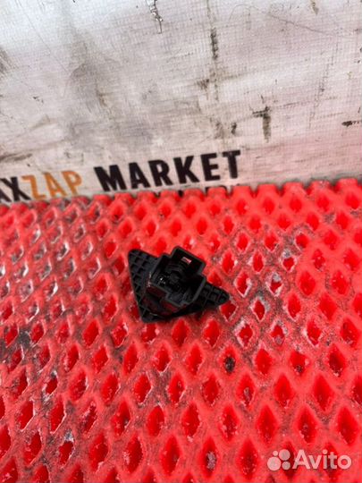 Кнопка багажника Ford Focus 1 седан 2.0 zetec 2001