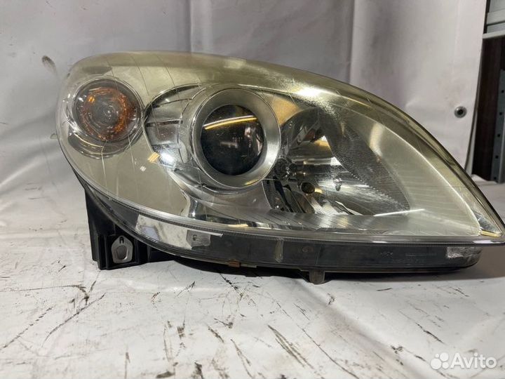 Фара передняя правая Mercedes W245 M266E17