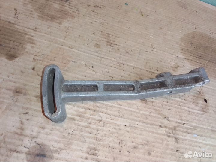 Кронштейн насоса гура длинный Chery Amulet A15