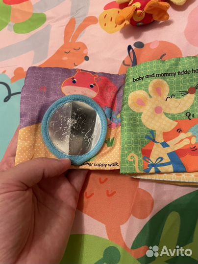 Развивающий коврик с игрушками