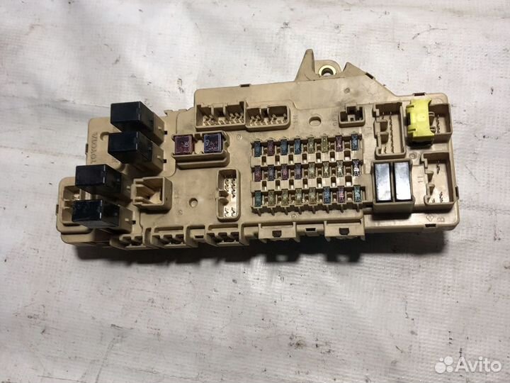 Блок предохранителей салона Тойота Чайзер