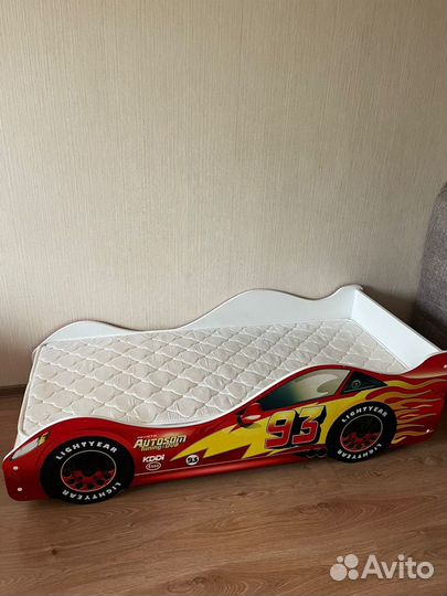 Детская кровать с матрасом машина