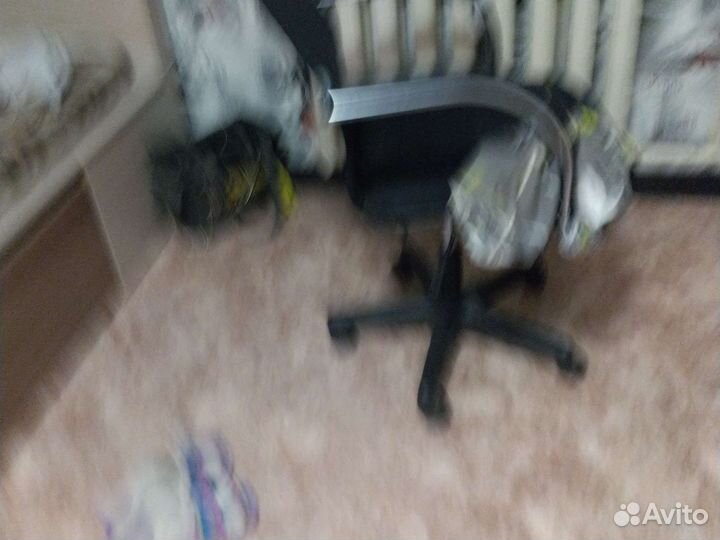 Стул на колесиках