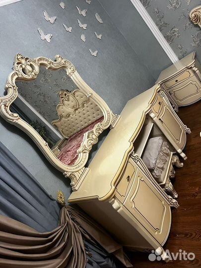 Спальный гарнитур