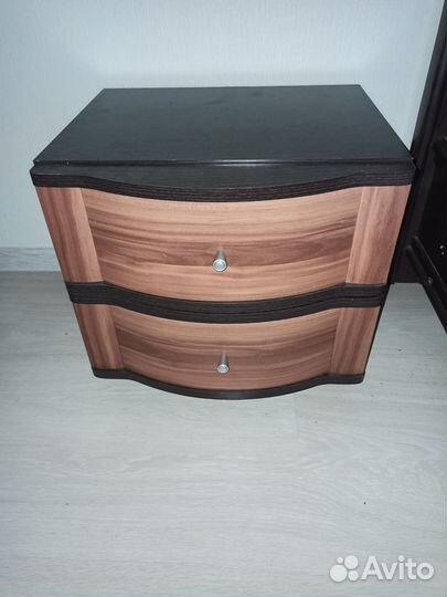 Тумба прикроватная