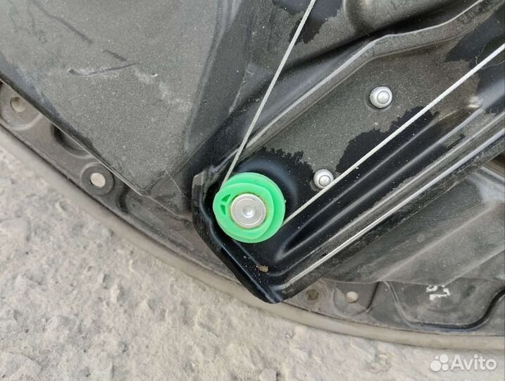 Стеклоподъёмник двери задней левой на E213