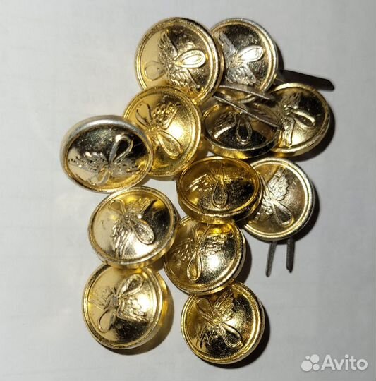 Погоны, пуговицы, знаки