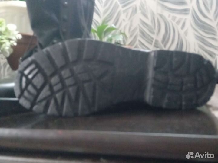 Ботинкис высокими берцами