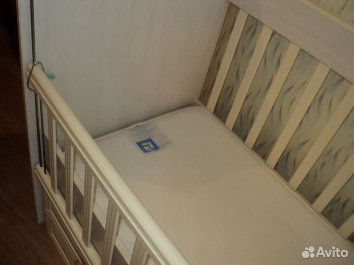 Детская кроватка маятник