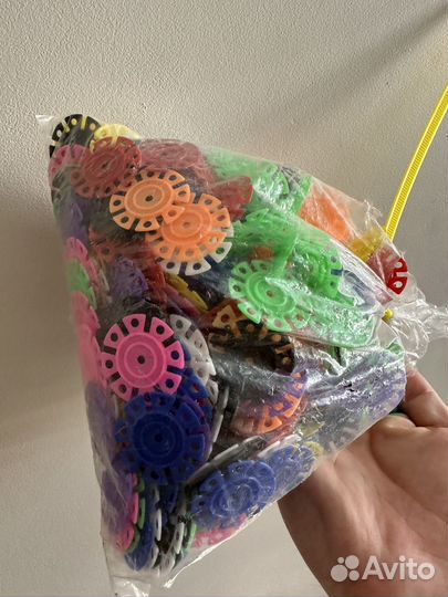 Пластиковый конструктор для детей