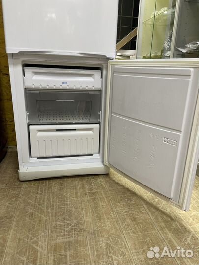 Холодильник indesit