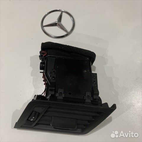 Дефлектор воздушный правый Мерседес w207