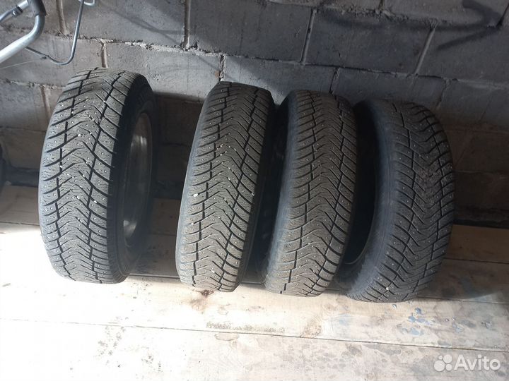 Yokohama IceGuard Stud IG65 215/65 R16 102T