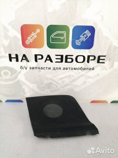 Крышка динамика на торпедо правая Toyota Land