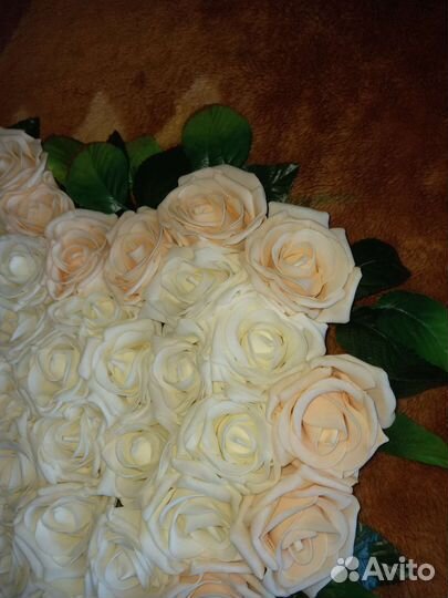 Сердце из искусственных цветов