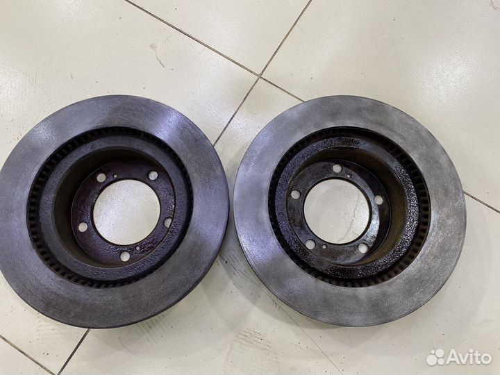 Передние тормозные диски Toyota Land Cruiser 200