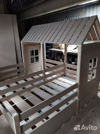 Детская кровать домик