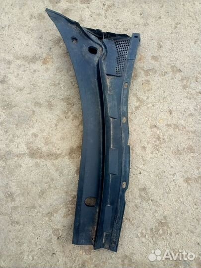 Жабо левое стеклоочистителей Mazda 3BK