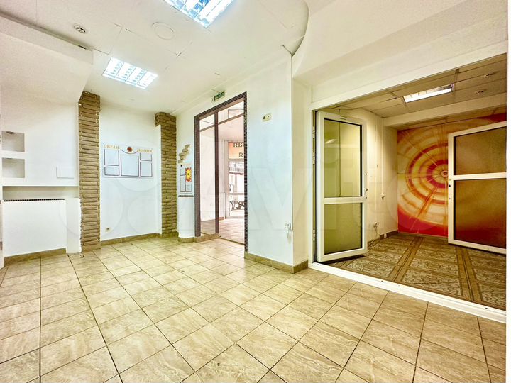 Первый этаж,3 отдельных входа,135 м²