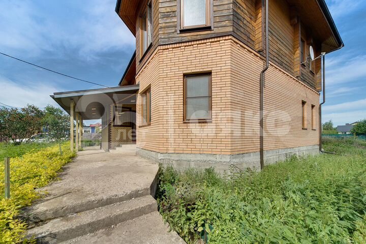 Дом 264,7 м² на участке 19,7 сот.