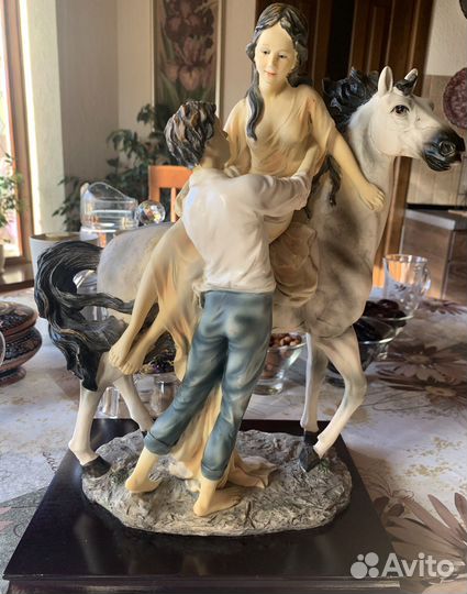 Интерьерная статуэтка