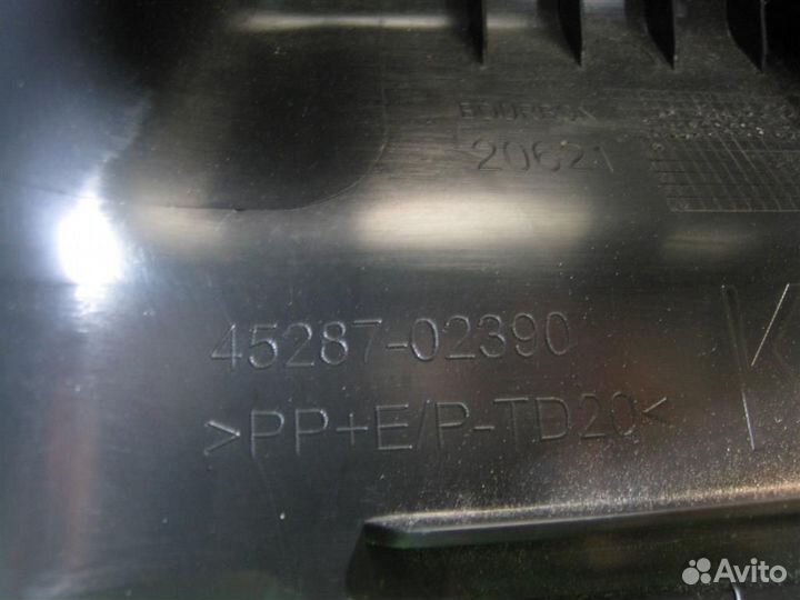 Кожух рулевой колонки (комплект) Toyota Auris E18