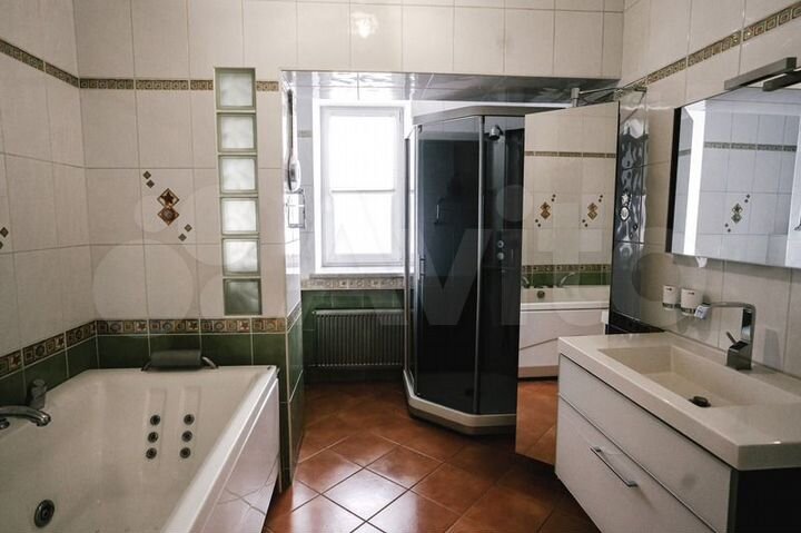 Коттедж 330 м² на участке 15 сот.