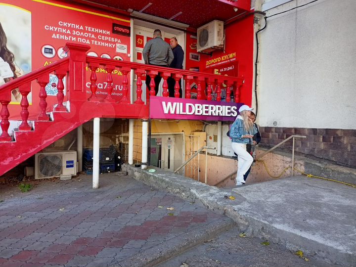 Проходное помещение - Генерала Острякова, 145 м²