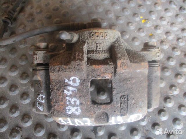 Суппорт передний Mitsubishi galant EA 98-03 г.г