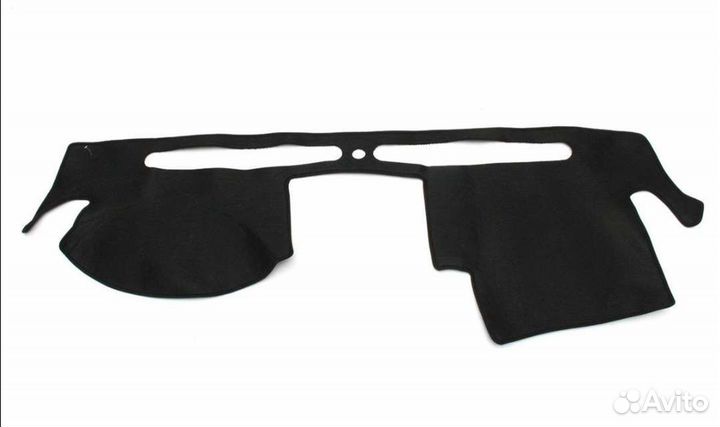 Накладка на приборную панель в авто