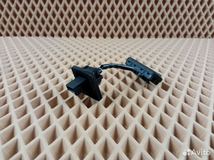 Кнопка открывания багажника Opel Insignia