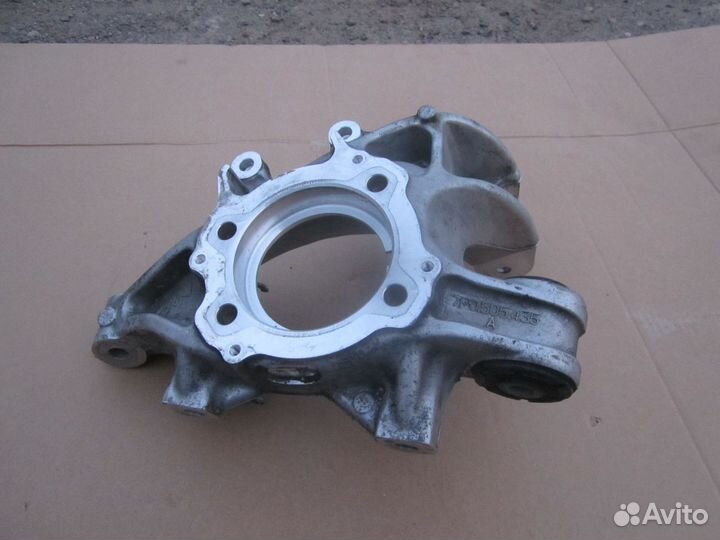 Кулак поворотный задний лев Touareg Cayenne 10-18