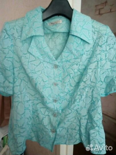 Костюмы женские 52, 50 размеры