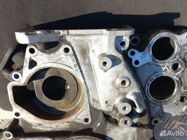 Mitsubishi 3,2DI-D 4M41 передняя крышка двигателя