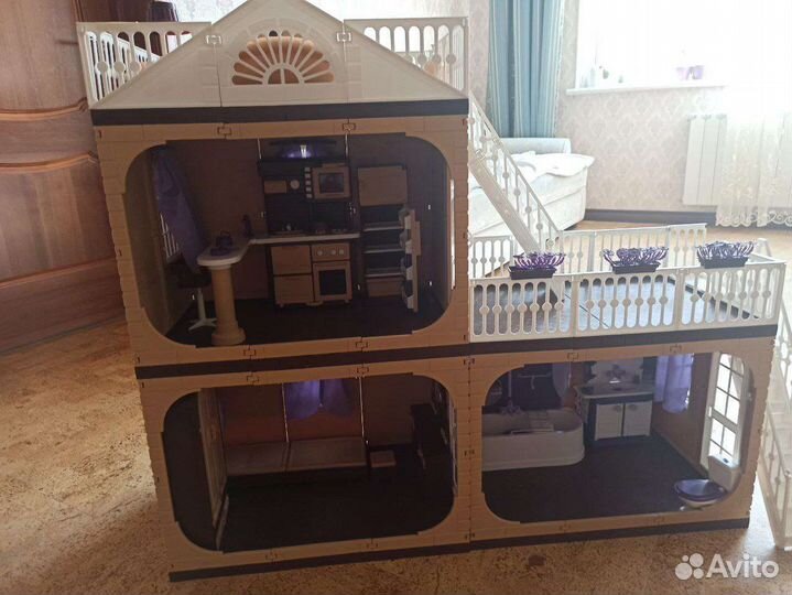 Кукольный домик с мебелью