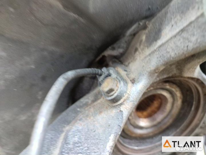 Суппорт передний правый honda stepwgn