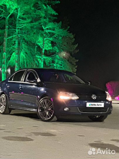 Volkswagen Jetta 1.4 МТ, 2012, битый, 270 000 км