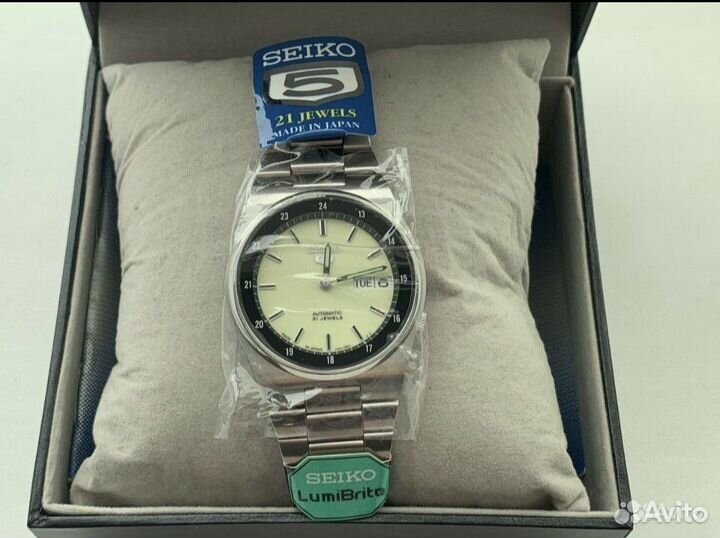 Часы Seiko 5 LumiBrite