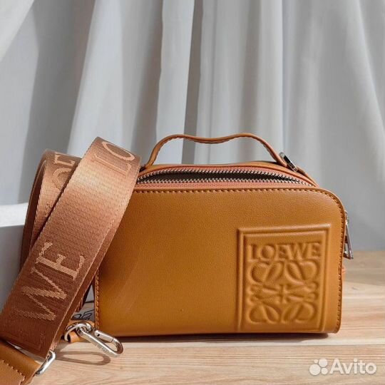 Женские сумки кроссбоди Loewe