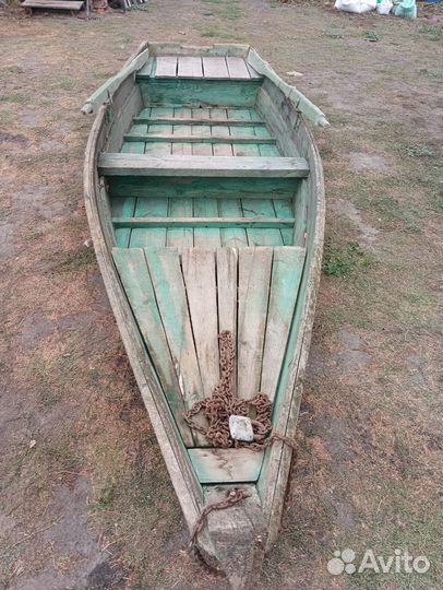 Лодка весельная